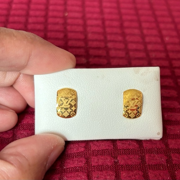 - SOLD- Solid 18k Japan Gold - Half Bangle Bracelet w/ Hearts Charm - Picture 4 of 4